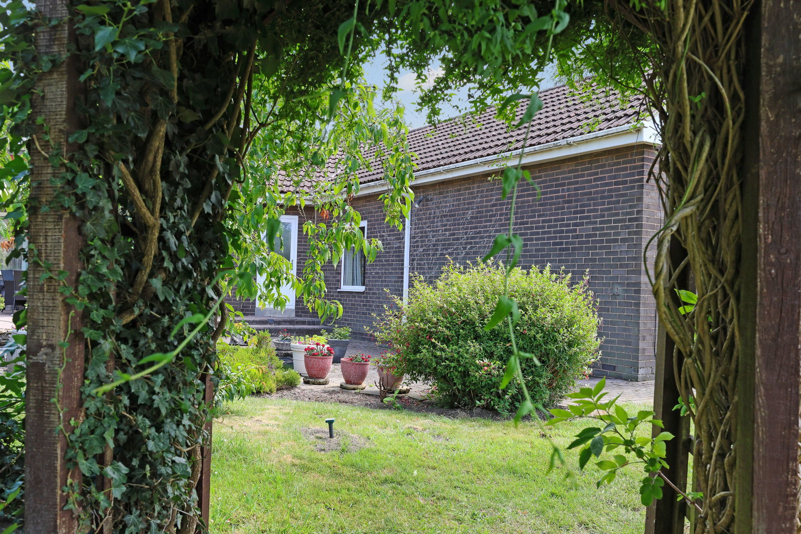 Greenfields, Hooton Lane, S25